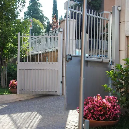 Madre Chiara Domus
